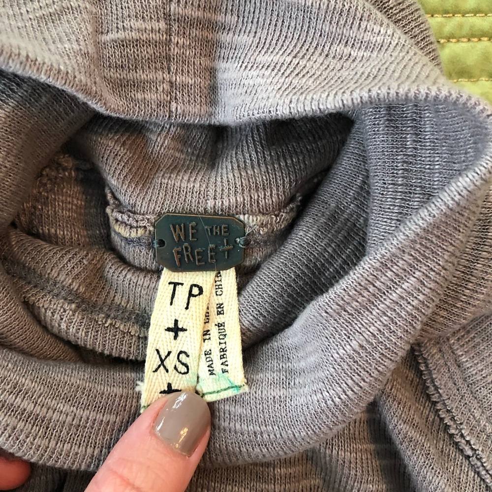 Free People split back turtleneck - Picture 4 of 4
